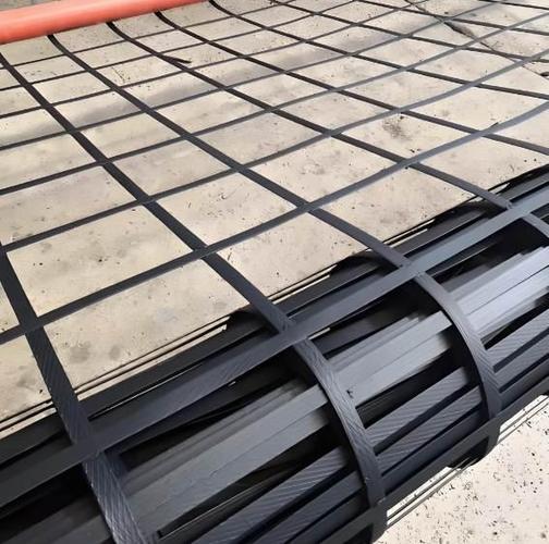 双向经编涤纶土工格栅 水利工程与路基加固的关键合成材料